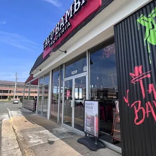 the outside of a restaurant