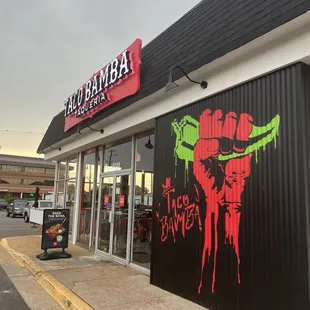 the outside of a restaurant