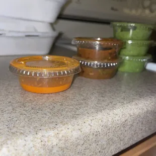 Empty and only one??? I asked for 10 arbol!! Guess customer service doesn't matter