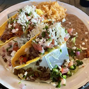 Lunch special- 1 steak and 1 pastor taco. 10/10