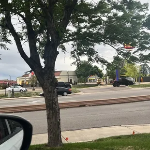 Picture of 5 cars waiting after we decided to go elsewhere.