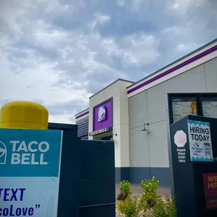 a taco bell sign and a taco bell vending machine