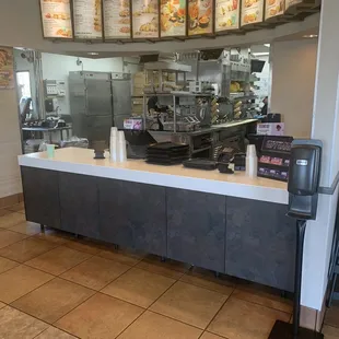 the inside of a fast food restaurant