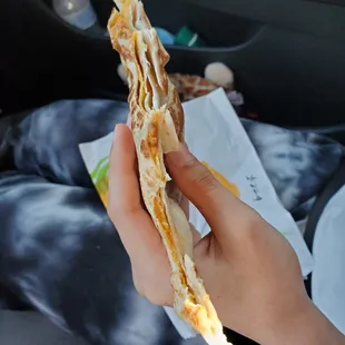 Ordered a crunchwrap no sour cream or tomatoes. Got this a tostada wrapped in tortilla.