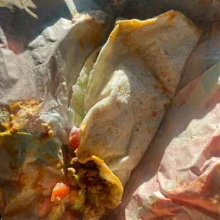 Taco Bell here doesn't know how to make tacos.