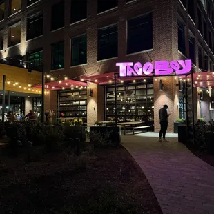 the outside of a restaurant at night