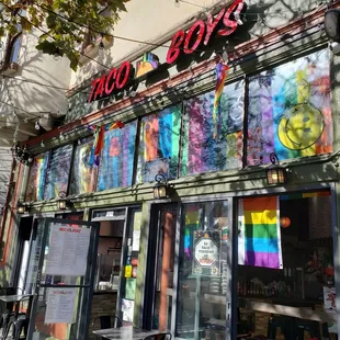 the outside of a restaurant