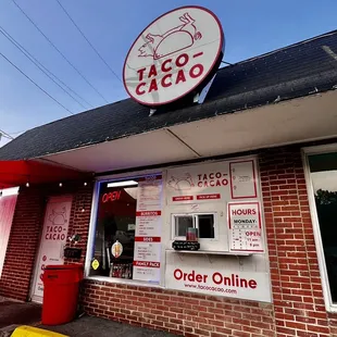 the outside of a restaurant