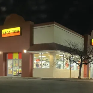 the outside of a restaurant at night