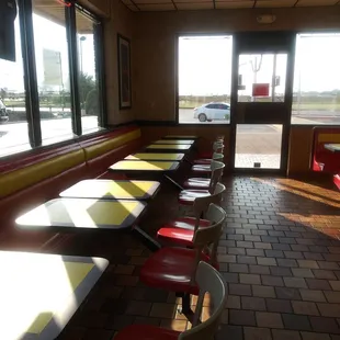 Clean floors, clean table tops, just plain clean! Just how I like it!