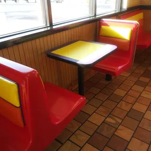 A two seater table. How cute!