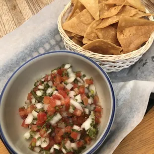 Chips con Pico de Gallo