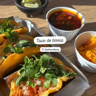 Delicioso taco de birria de pollo