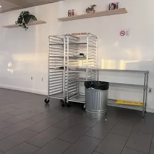 Return trays and trash