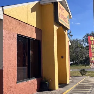 Was in the mood for a taco and saw the sign as I went by and I decided to try it. Happy I did.