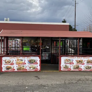 the outside of a taco restaurant