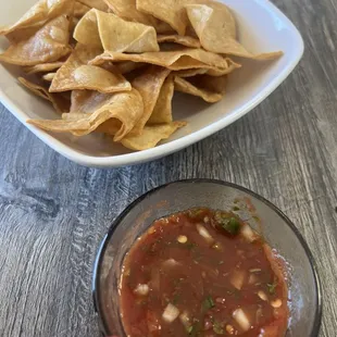 Delicious chips and amazing salsa, nice and spicy!
