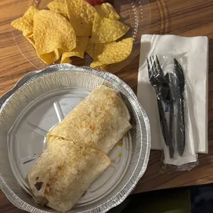 Burrito Hawaiian, salsa and chips