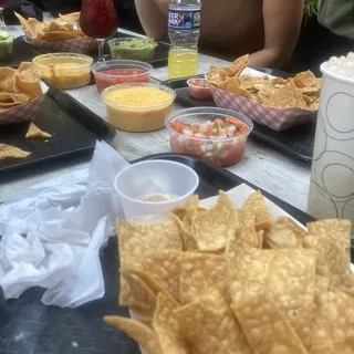 Guacamole (8oz) and Chips