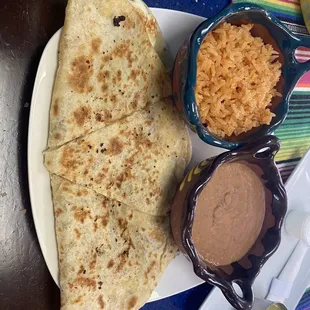 Chicken quesadilla meal