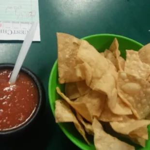 No salt chips and good salsa