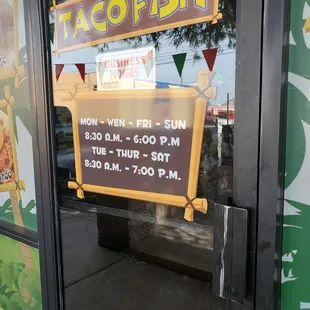 a sign on the door of a restaurant