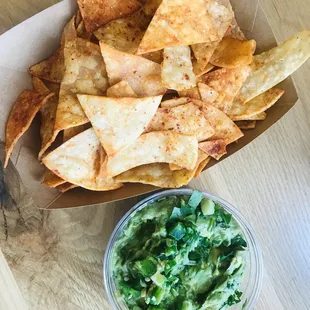 Guacamole 8 oz and Chips