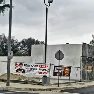 a taco hut on the corner of a street
