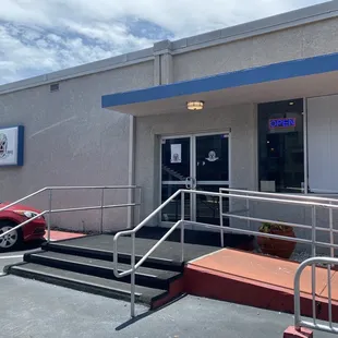 Parking and Entrance in Rear 6/18