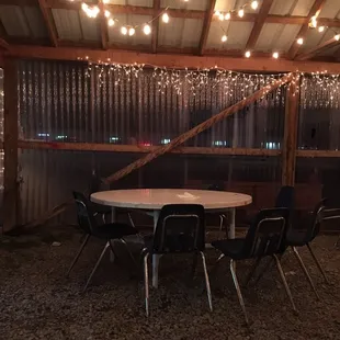 a table and chairs in a barn