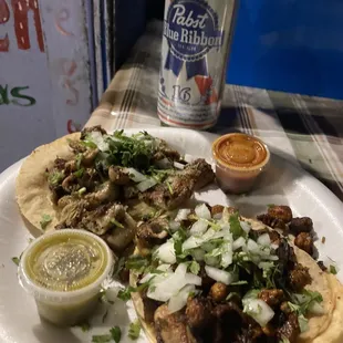 Taco de tripas y Taco de Al Pastor.BYOB