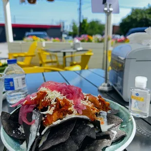 Nachos Chicken Tinga (Toppings - Only Cheese and Pickled Onions)