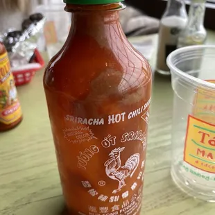 Spoiled moldy hot sauce (not ok, only complaint)