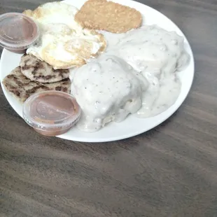 biskets &amp; gravy breakfast plate.