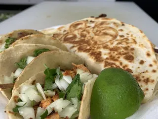 Nin's 5 Tacos
