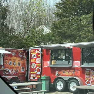 They bring your food to your vehicle!!