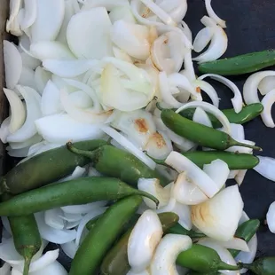 Grilled onions/Chiles