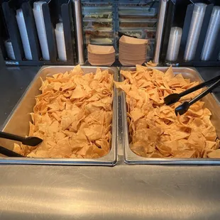 Serve yourself chip station