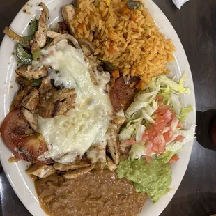 Chicken fajitas flameados