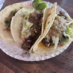 Taco de asada on corn tortilla and one on flour.