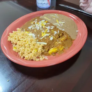 Cheese enchiladas with chili con carne