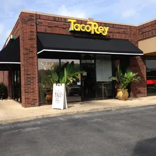 the front of a taco rey restaurant