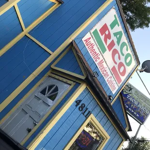 This place is in the corner and with this blue color and Yellow stripes is not difficult to spot as you drive on Edmonston road.