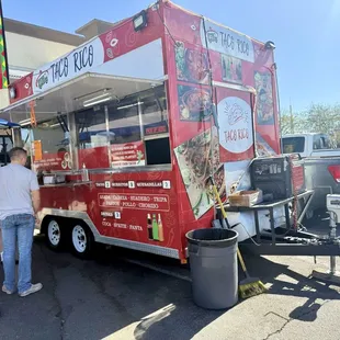 Small trailer, but excellent tacos!