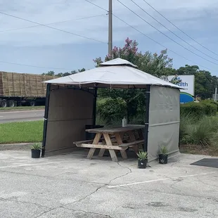 Another nice under cover eating area.