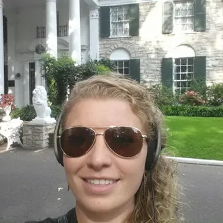 Jo H.