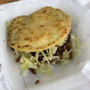 Gordita w/ beef fajita