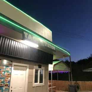 the exterior of a taco restaurant