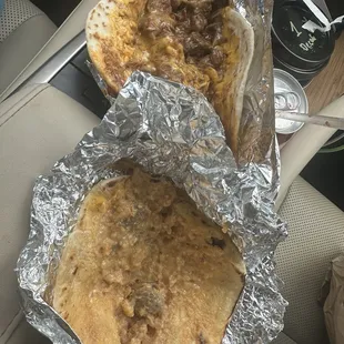 I went somewhere else to El Rafas cafe to buy me another carne guisada, can yall see the difference and why I'm so pissed off!