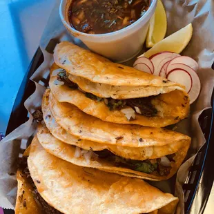 Tacos y consomé sencillo